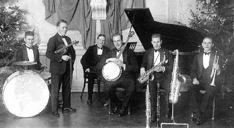Curtz´ Jazzorkester på Frimurarhotellet i Linköping 1926.<br>Anders Soldén, Folke ´Göken´ Andersson, Nisse Lind, Curt Ljunggren, Sam Jakobsson och Gösta ´Smyget´Redlig.